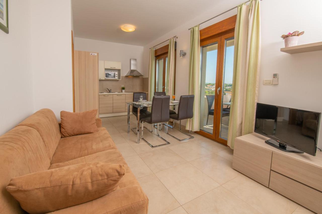 Apartments Oliva Premantura Esterno foto